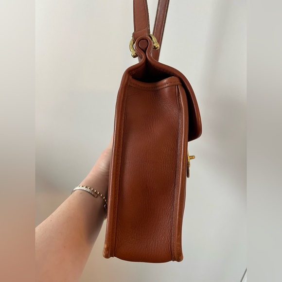 Vintage Coach 9930 British Tan Turnlock Crossbody Bag – USA Made - Picture 12 of 17